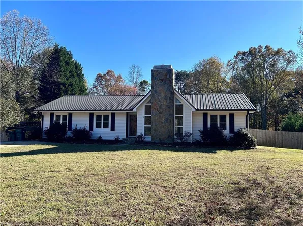 200 Forest Creek Dr, Winston Salem, NC 27107