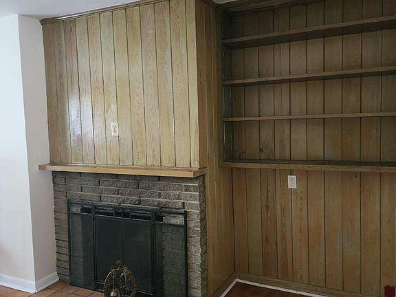 4th image of 2221 Headrick Dr