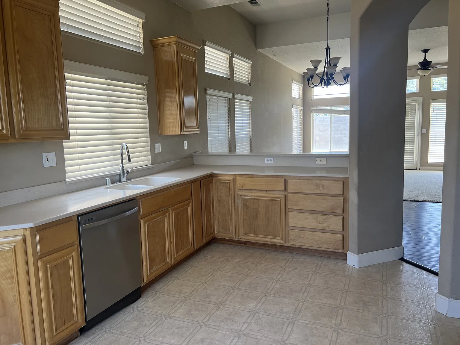 4 bed, 2096 sqft, $2,795 — Photo 2