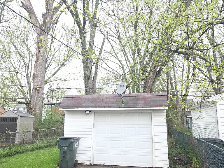 21711 S Lakeshore Blvd — Photo 14