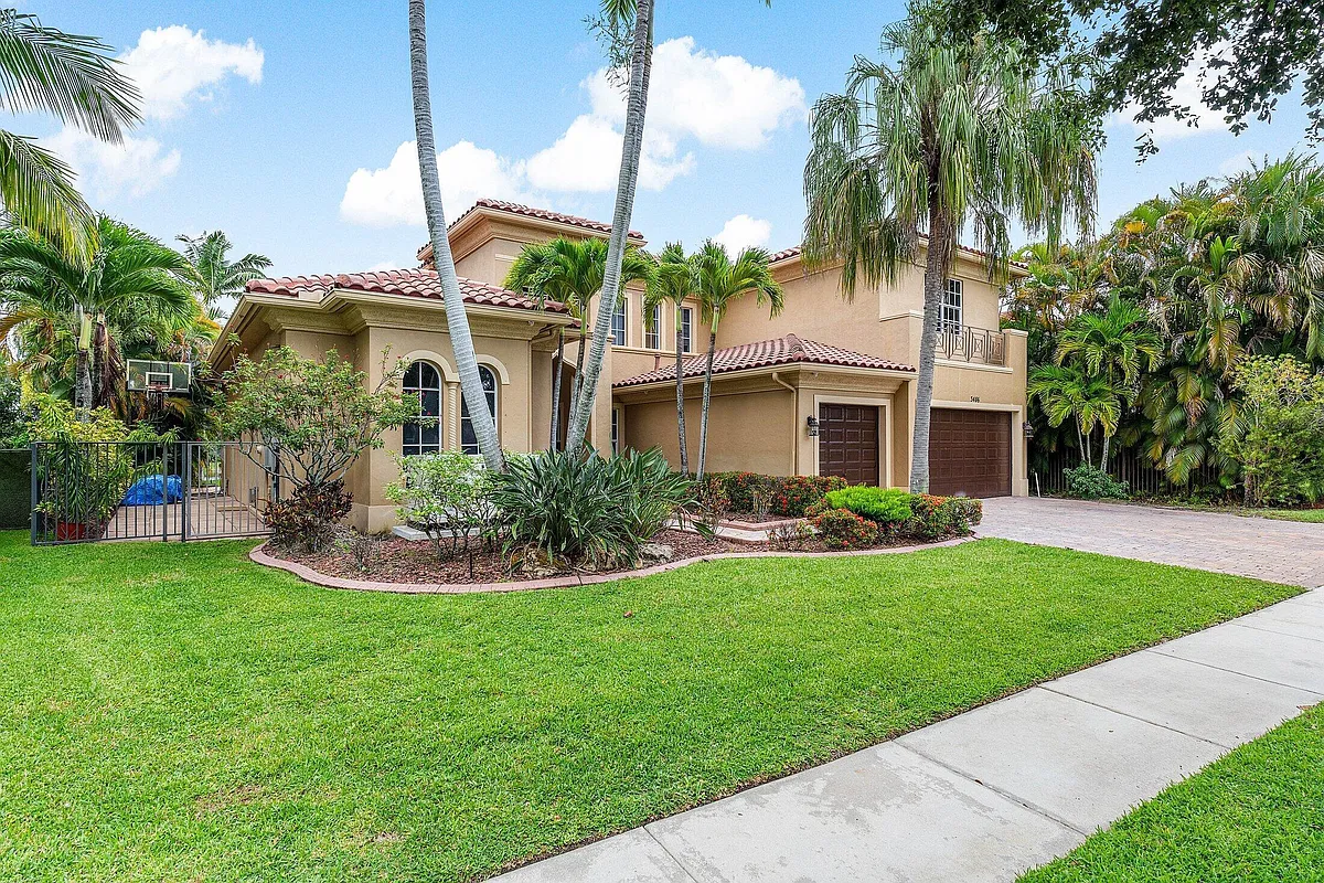 Building Photo - 3486 Lago De Talavera