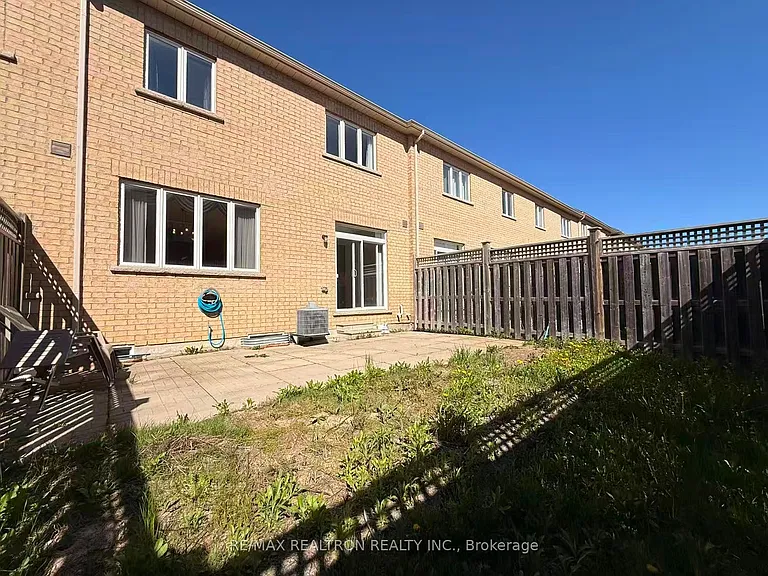 7 Hyacinth St — Photo 36