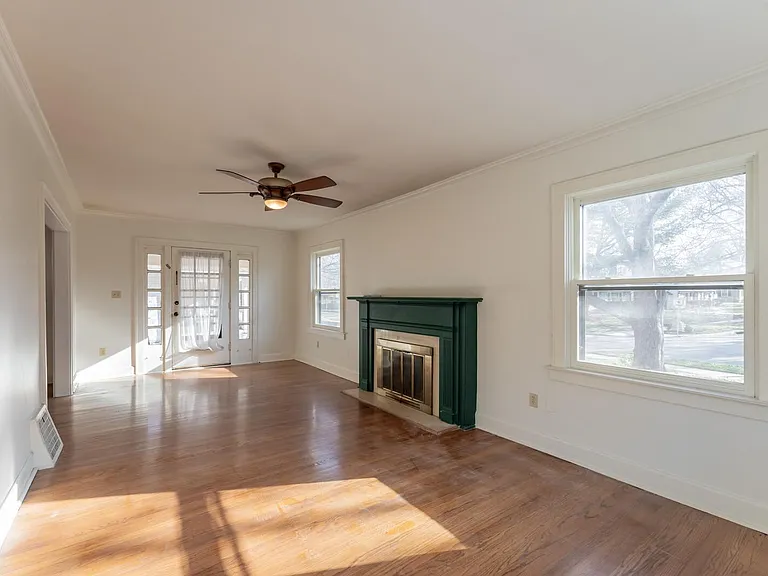 6420 Oak St — Photo 4