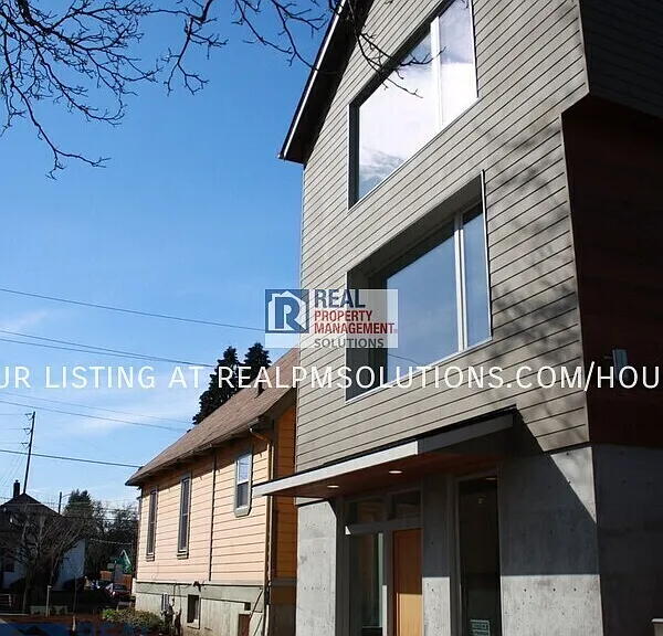 4538 N Vancouver Ave — Photo 2