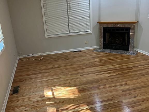 2nd image of 1828 N Burling St APT 1E