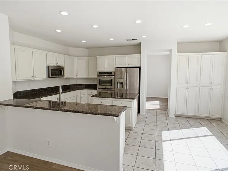 26040 Potter Pl — Photo 3
