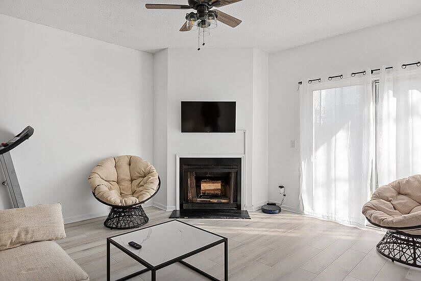 Bright Clean Modern 2BR UNCW Beach