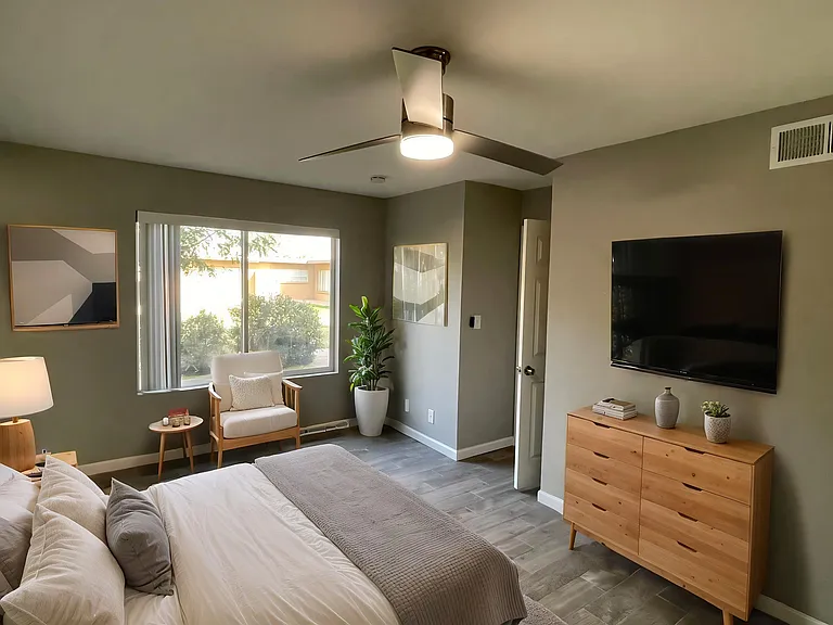 2411 W Hazelwood St #76 — Photo 9