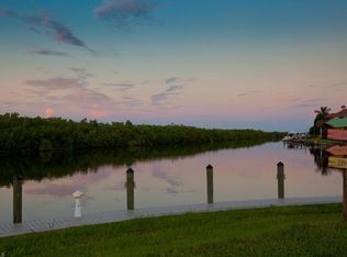 5842 Shell Cove Dr, Cape Coral, FL 33914