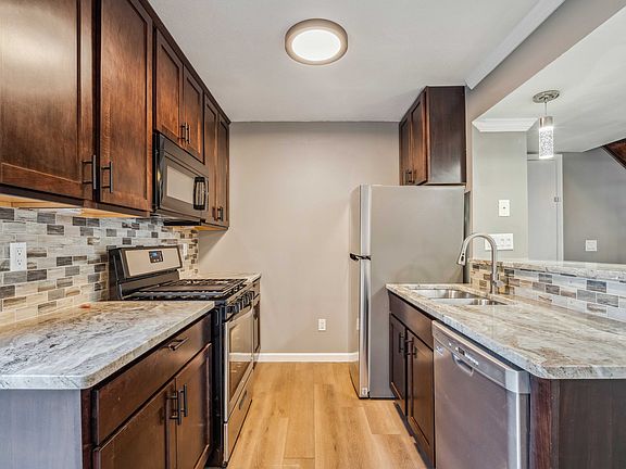 5th image of 5177 Singleton Dr