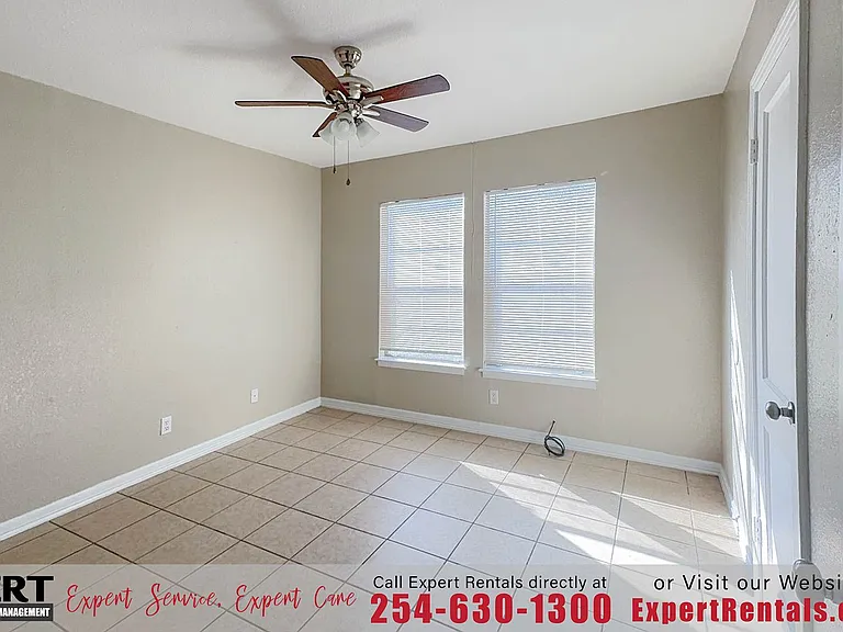 907 Wells St — Photo 11