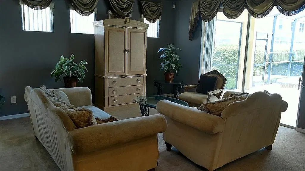 4 bed, 1895 sqft, $2,800 — Photo 4