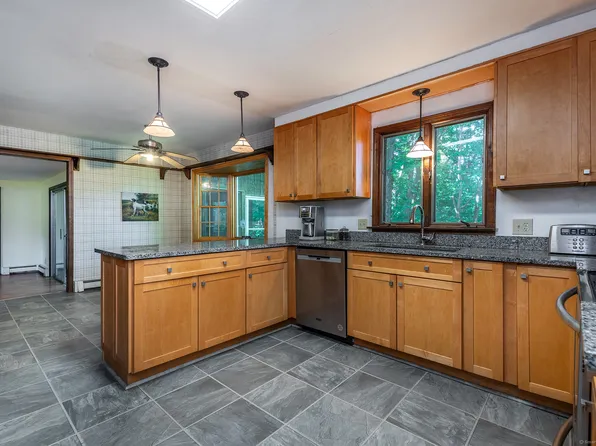 16 Chestnut Hill Drive, New Fairfield, CT 06812