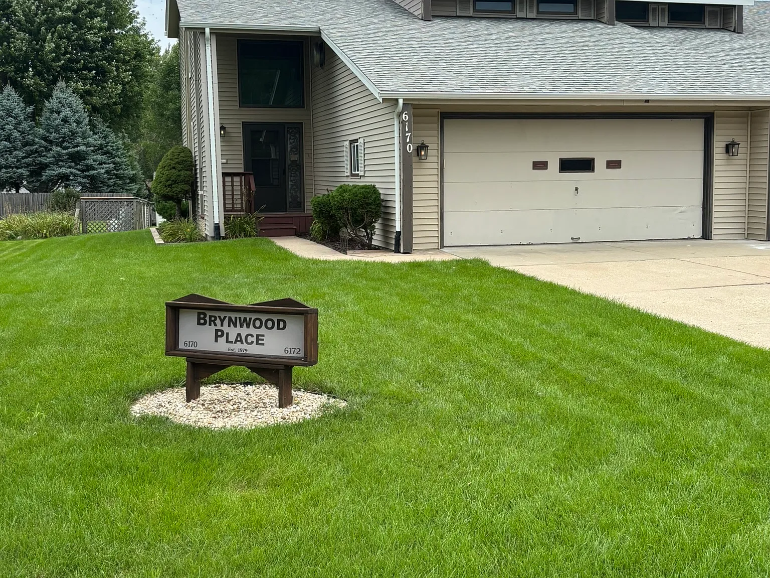 3 bed, 2.5 bath, 1700 sqft, $1,800 — Photo 3