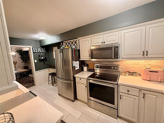 5th image of 357 N Post Oak Ln APT 203