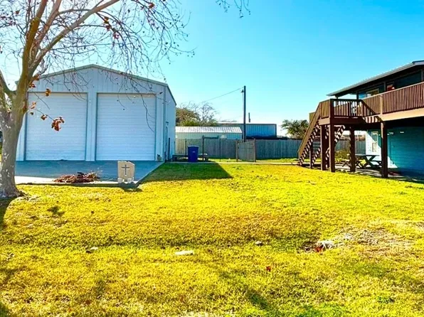 1201 W Madison Ave, Port O Connor, TX 77982