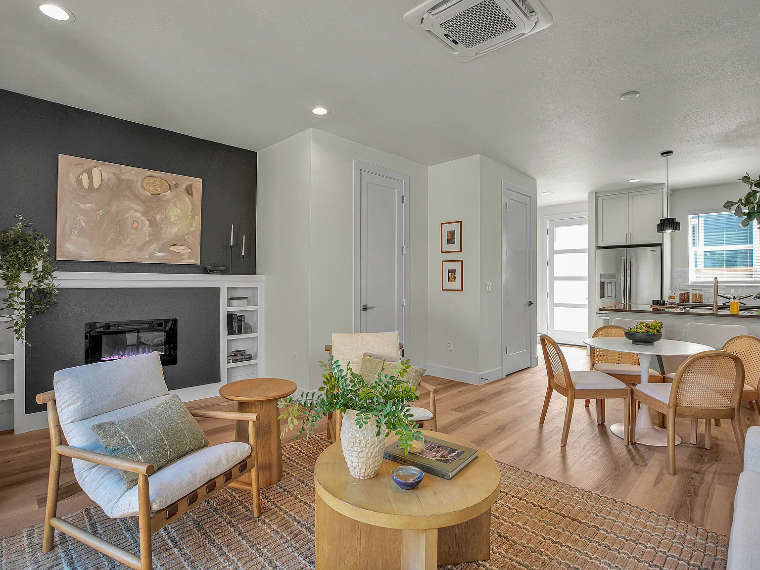 2 bed, 1093 sqft, $2,550 — Photo 3