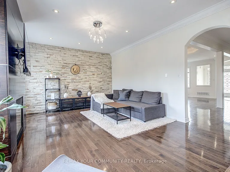 230 Humberland Dr — Photo 14