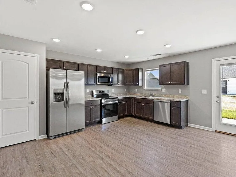 8109 Driftwood Loop — Photo 9