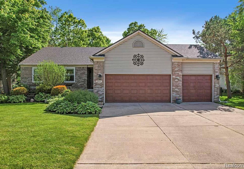 1st image of 9450 Sandlewood Ct