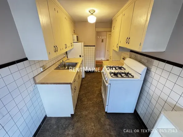 77 Broadway APT 3A, Bangor, ME 04401