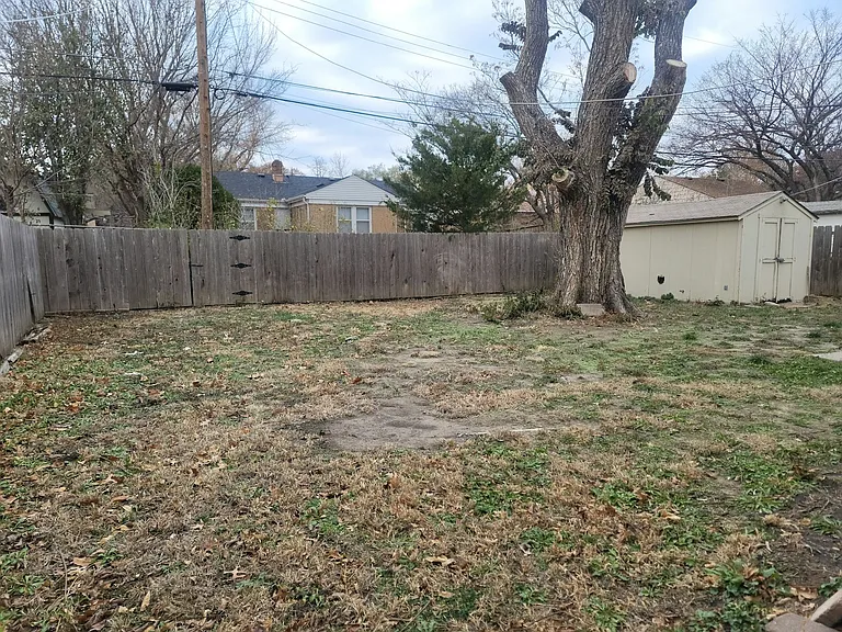 2109 S Parkwood Ln — Photo 5