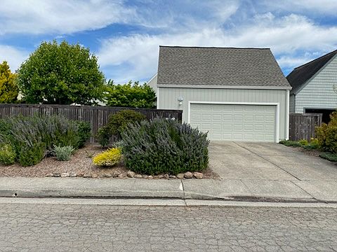 3rd image of 617 Lobelia Ct