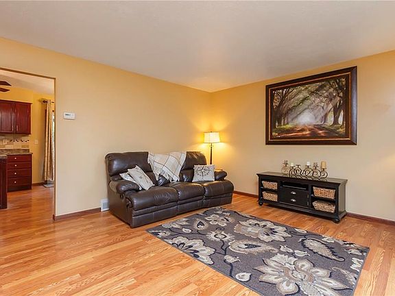 4th image of 147 Parklane Dr