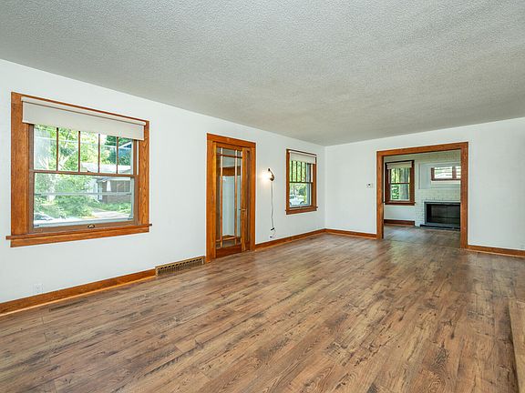 3rd image of 822 7th St