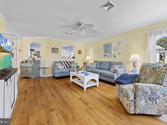 5th image of 24 Cedar Ave