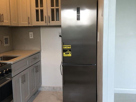 5th image of 6631 Wakefield Dr #413
