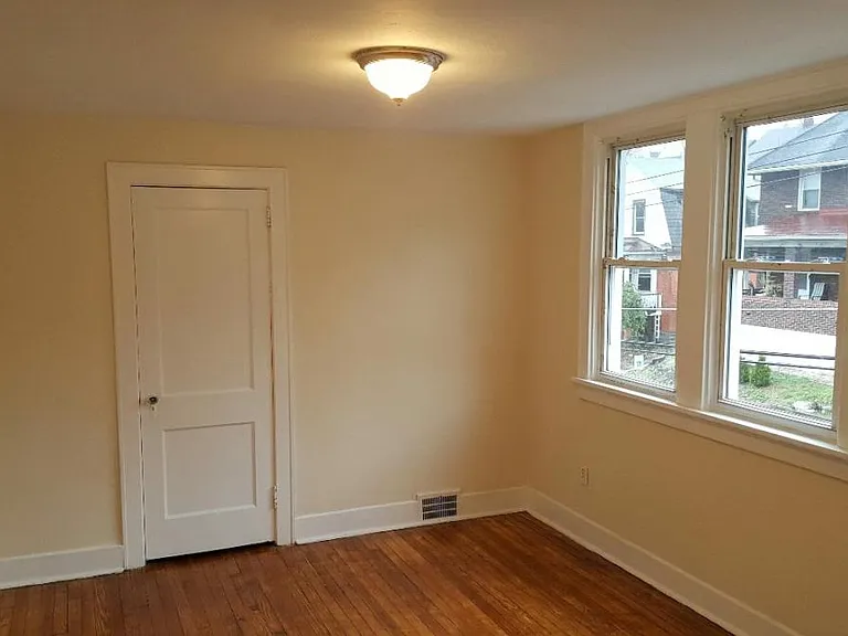 1354 Woodlawn Ave — Photo 9