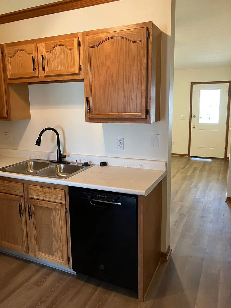 Move-in Special! Up to $500 off second month of rent! — Photo 2