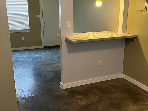 4th image of 201 W 42nd St APT L