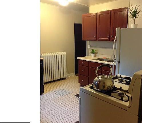 5th image of 415 Queen Ave N
