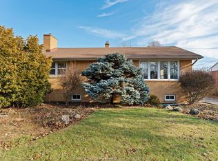 3296 Maisonneuve Ave, Windsor, ON N9E 1Y7
