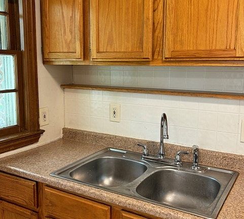 5th image of 1431 Benton St