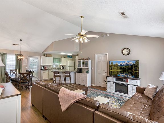 4th image of 3338 Centerville Rd