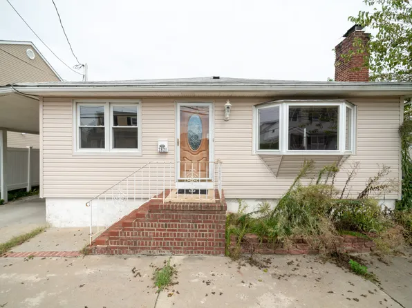 2821 Clubhouse Rd, Bellmore, NY 11710