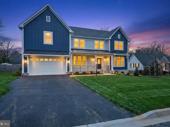 3410 Burrows Ave, Fairfax, VA 22030