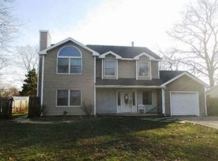 92 Lake St, Islip, NY 11751
