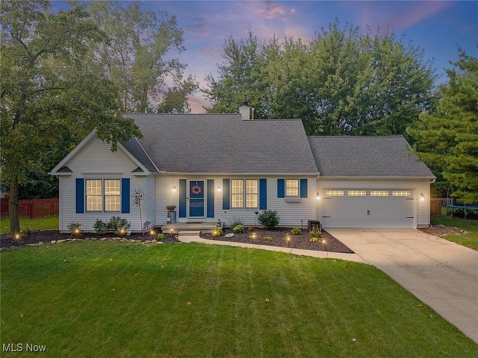 1st image of 870 Hollyview Dr