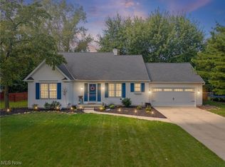 870 Hollyview Dr, Sheffield Lake, OH 44054