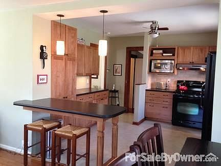 Remodeled Kitchen
						:
						Recently remodeled kitchen.