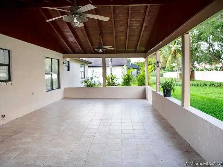 4804 SW 118th Ter — Photo 7