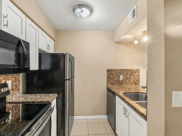 3419 Winkler Ave #509 — Photo 6