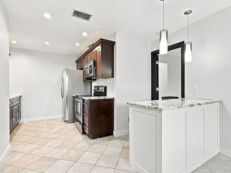 2480 SE Garden Ter #507 — Photo 10