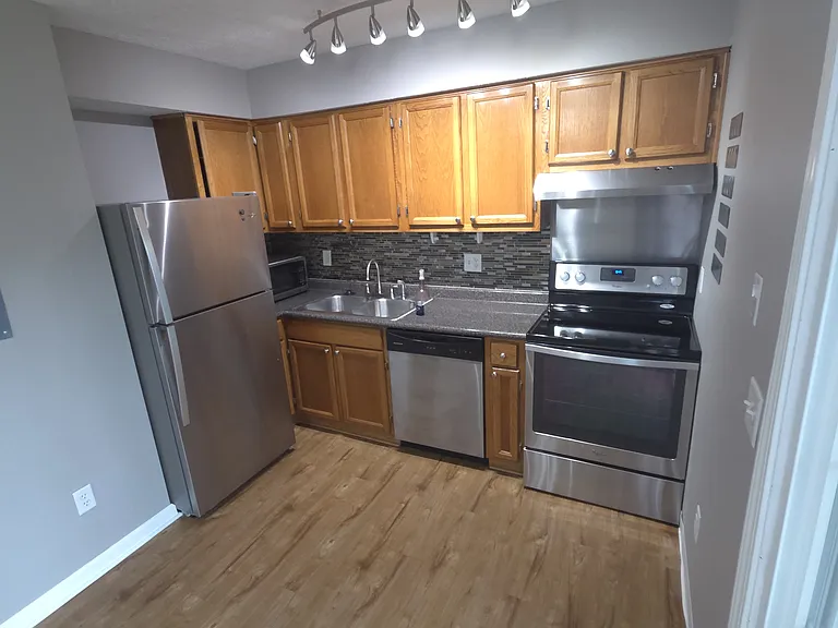 366 E Mithoff St — Photo 2