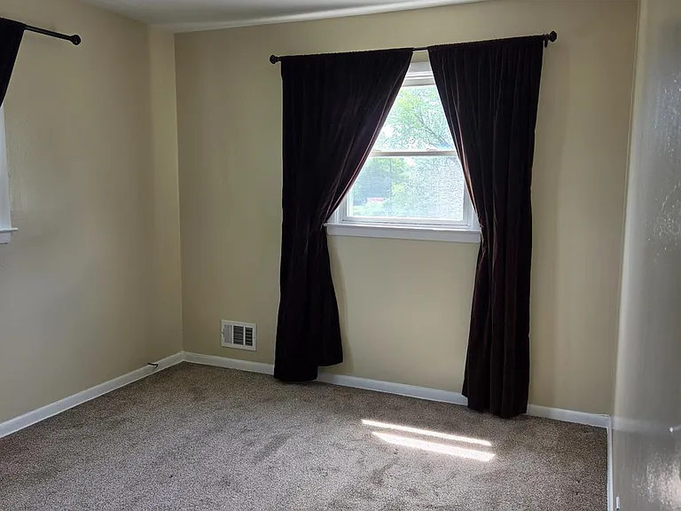 8 Chester Ct — Photo 17