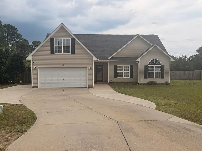 82 Macon Ct E — Photo 1
